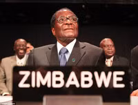 Chùm ảnh dân Zimbabwe nhảy múa trên phố sau khi Tổng thống từ chức