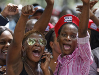 Chùm ảnh dân Zimbabwe nhảy múa trên phố sau khi Tổng thống từ chức