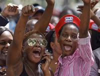 Chùm ảnh dân Zimbabwe nhảy múa trên phố sau khi Tổng thống từ chức