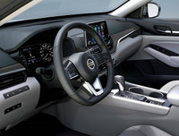 Nissan Altima thế hệ mới: Thiết kế mới mẻ, công nghệ hiện đại