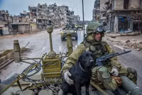 [ẢNH] Đoàn xe tuần tra quân cảnh Nga bị trúng mìn tại Daraa, Syria