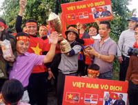 [ẢNH] Toàn cảnh xúc động đón mừng những người hùng của bóng đá Việt Nam