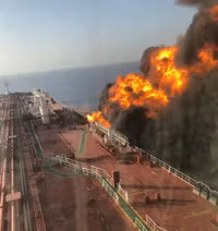 [ẢNH] 4 tàu Iran bị đốt cháy ngay trong cảng, diễn biến cực kỳ nguy hiểm?