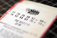 [ẢNH] Giải xổ số độc đắc lớn nhất hành tinh 1,6 tỷ USD ở Mỹ có chủ