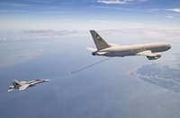 [ẢNH] Tiêm kích F/A-18 Hornet bay ngay trên đầu tổ hợp phòng không S-400 Triumf