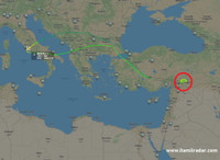 [ẢNH] Tiêm kích F/A-18 Hornet bay ngay trên đầu tổ hợp phòng không S-400 Triumf