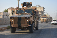 [ẢNH] Nga cấp tốc mang xe bọc thép Thổ Nhĩ Kỳ thu được ở Syria về nước