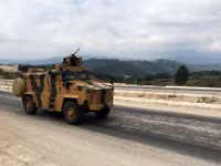 [ẢNH] Nga cấp tốc mang xe bọc thép Thổ Nhĩ Kỳ thu được ở Syria về nước