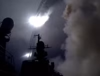 [ẢNH] Hoảng hồn, 108 tên lửa Kalibr Nga bắn tại Syria bằng giá tiền 501 quả Tomahawk của Mỹ