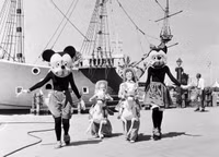 [ẢNH] Ảnh hiếm về lễ khai trương Công viên giải trí Disneyland tại Mỹ năm 1955