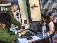 Công an Thủ đô tất bật phục vụ nhân dân ngày cuối năm 2017