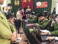 Công an Thủ đô tất bật phục vụ nhân dân ngày cuối năm 2017