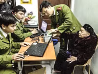 Công an Thủ đô tất bật phục vụ nhân dân ngày cuối năm 2017