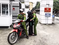 Công an Thủ đô tất bật phục vụ nhân dân ngày cuối năm 2017