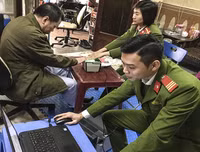 Công an Thủ đô tất bật phục vụ nhân dân ngày cuối năm 2017