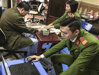 Công an Thủ đô tất bật phục vụ nhân dân ngày cuối năm 2017