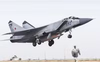 [ẢNH] MiG-31 mang tên lửa Kinzhal lắp đầu đạn hạt nhân tuần tra biển Đen, Ukraine 