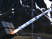 [ẢNH] Tàu sân bay Mỹ phóng tên lửa xé toạc hai tên lửa chống hạm cùng lúc