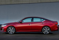 Nissan Altima thế hệ mới: Thiết kế mới mẻ, công nghệ hiện đại