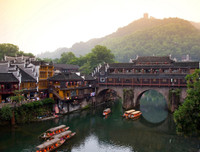 Khám phá Phượng Hoàng cổ trấn