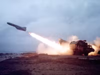 [ẢNH] Tên lửa bờ Syria sẽ đáp trả thẳng vào tàu chiến Mỹ mang Tomahawk?