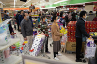 [ẢNH] Covid-19 khiến người nước ngoài ẩu đả vì giành mua giấy vệ sinh