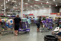 [ẢNH] Covid-19 khiến người nước ngoài ẩu đả vì giành mua giấy vệ sinh