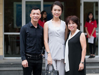 Phùng Bảo Ngọc Vân rạng rỡ làm giám khảo bên ca sĩ Đinh Mạnh Ninh