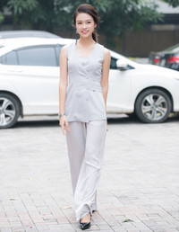 Phùng Bảo Ngọc Vân rạng rỡ làm giám khảo bên ca sĩ Đinh Mạnh Ninh