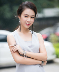 Phùng Bảo Ngọc Vân rạng rỡ làm giám khảo bên ca sĩ Đinh Mạnh Ninh