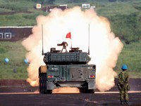 [Ảnh] Xe tăng, pháo binh Nhật Bản rầm rộ khai hỏa dưới chân núi Phú Sĩ