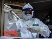 [ẢNH] Người dân mang cả hành lý, sẵn sàng cách ly khi đi test nhanh Covid-19 ở Hà Nội