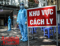 [ẢNH] Người dân mang cả hành lý, sẵn sàng cách ly khi đi test nhanh Covid-19 ở Hà Nội