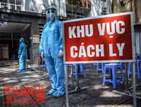 [ẢNH] Người dân mang cả hành lý, sẵn sàng cách ly khi đi test nhanh Covid-19 ở Hà Nội