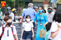 Học sinh Hà Nội háo hức đi học sau những ngày nghỉ dài