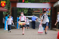 Học sinh Hà Nội háo hức đi học sau những ngày nghỉ dài