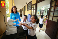 Học sinh Hà Nội háo hức đi học sau những ngày nghỉ dài