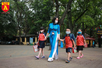 Học sinh Hà Nội háo hức đi học sau những ngày nghỉ dài