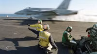 [ẢNH] Căng thẳng tột độ khi nhóm tác chiến tàu sân bay USS Abraham Lincoln sẵn sàng tấn công Iran