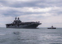 [ẢNH Hàng không mẫu hạm, tuần dương và khu trục Mỹ trên Biển Đông