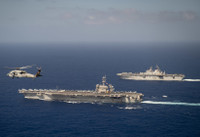 [ẢNH Hàng không mẫu hạm, tuần dương và khu trục Mỹ trên Biển Đông