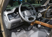 [ẢNH] Xe off-road huyền thoại Land Rover Defender ra mắt đầy ấn tượng