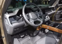 [ẢNH] Xe off-road huyền thoại Land Rover Defender ra mắt đầy ấn tượng