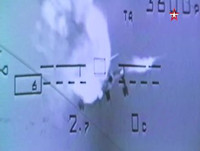 [ẢNH] Tên lửa chống tăng trên Su-25 Nga vừa ‘chẻ đôi’ máy bay ném bom khổng lồ