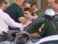 Công bố danh tính kẻ xả súng sát hại 17 người tại trường Marjory Stoneman Douglas