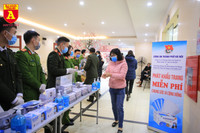 Lan tỏa tinh thần tặng khẩu trang vì cộng đồng trong lực lượng Công an