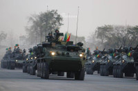 [ẢNH] Lục quân Thái Lan duyệt binh khoe sức mạnh 