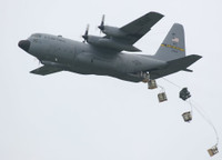 [ẢNH] Việt Nam dùng phi đội C-130 Mỹ để vận tải và ném bom vào đầu Khmer Đỏ