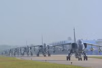 [ẢNH] Trung Quốc mang cường kích JH-7 áp sát biên giới Ấn Độ, liệu có gặp họa?