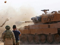 [ẢNH] Thổ Nhĩ Kỳ cảnh báo bắn hạ máy bay lạ, không loại trừ chiến đấu cơ Nga tại Syria